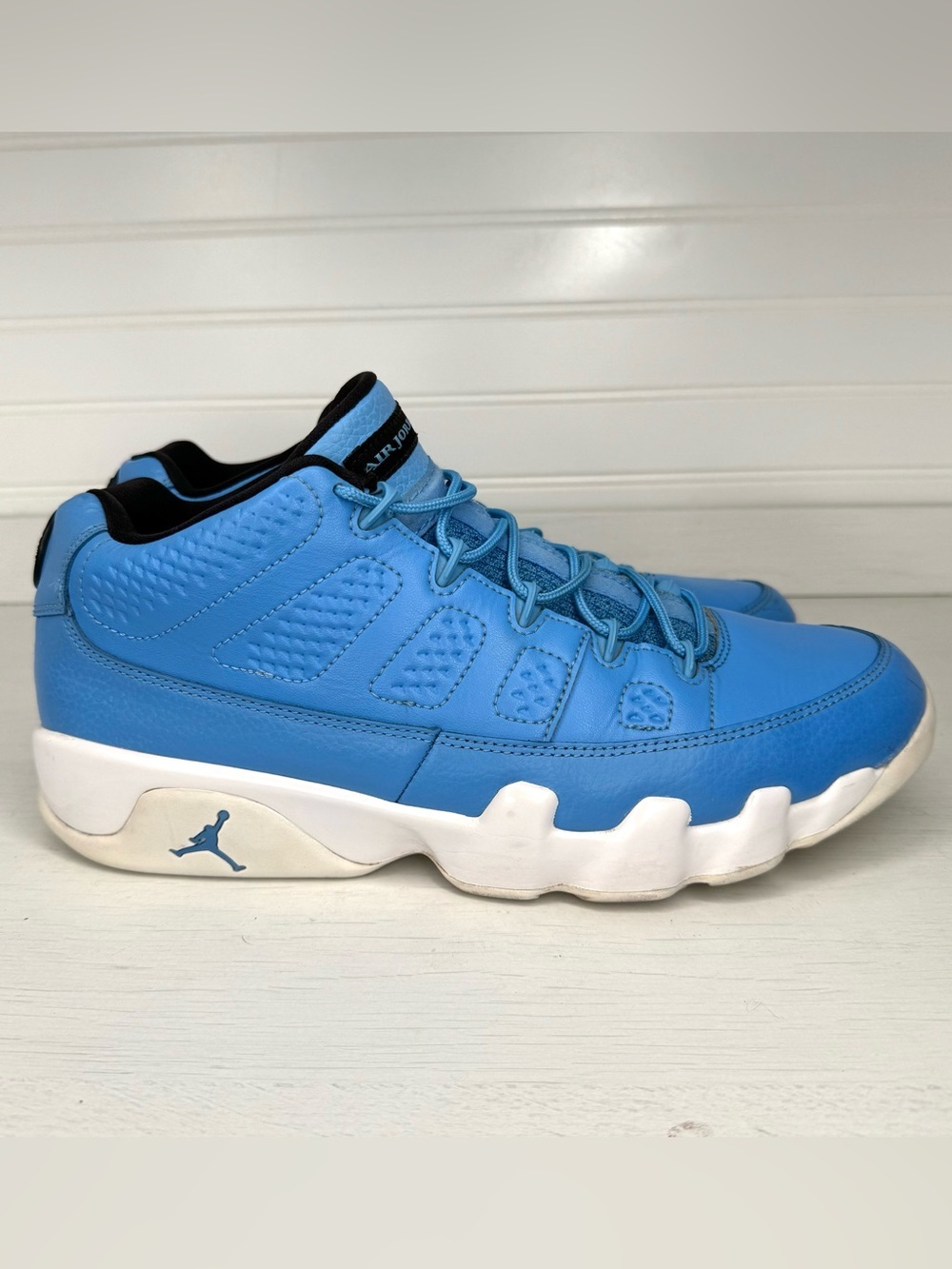 Air Jordan 9 Retro Low Pantone UNC Blue Size 11 832822-401 Clean Shoe!